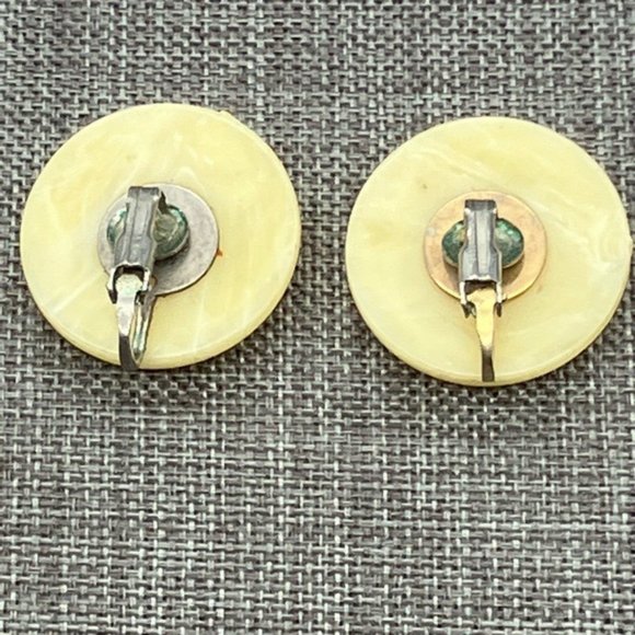 Clip On Earrings Cream White Marbled Domed Round Acrylic Vintage Granny Cottage - Picture 2 of 3